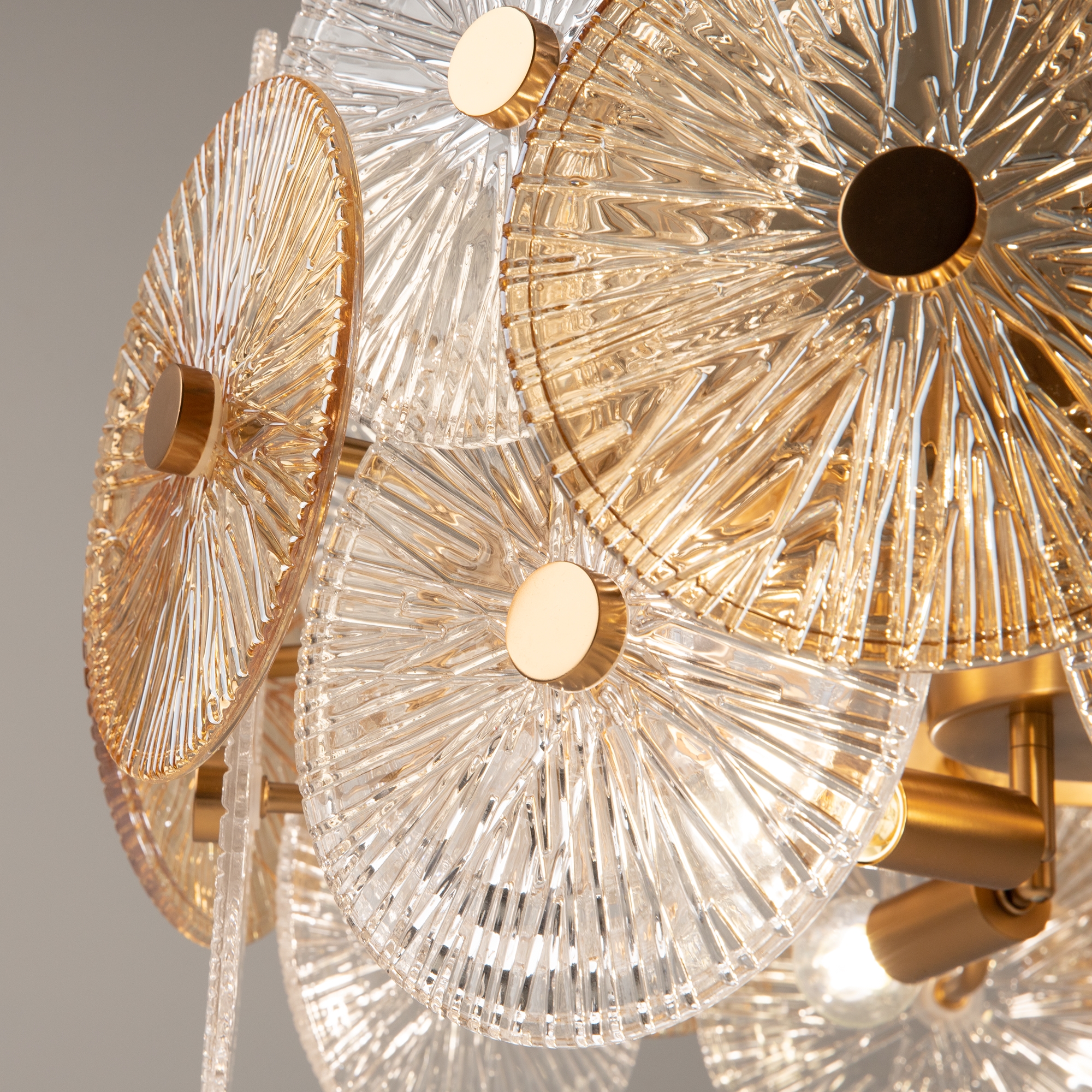 картинка Подвесной светильник Maytoni MOD007PL-08G