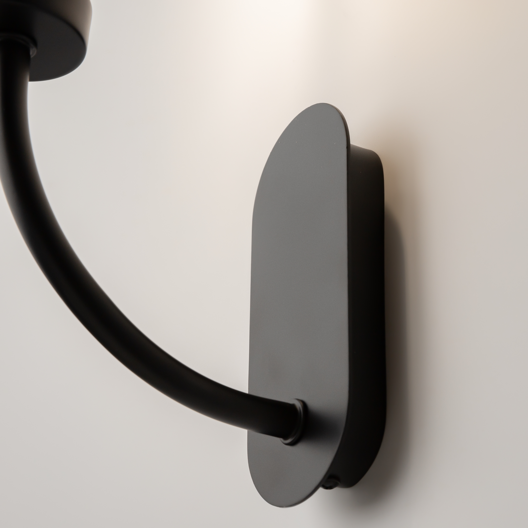 картинка Настенный светильник (бра) Maytoni MOD333WL-01B