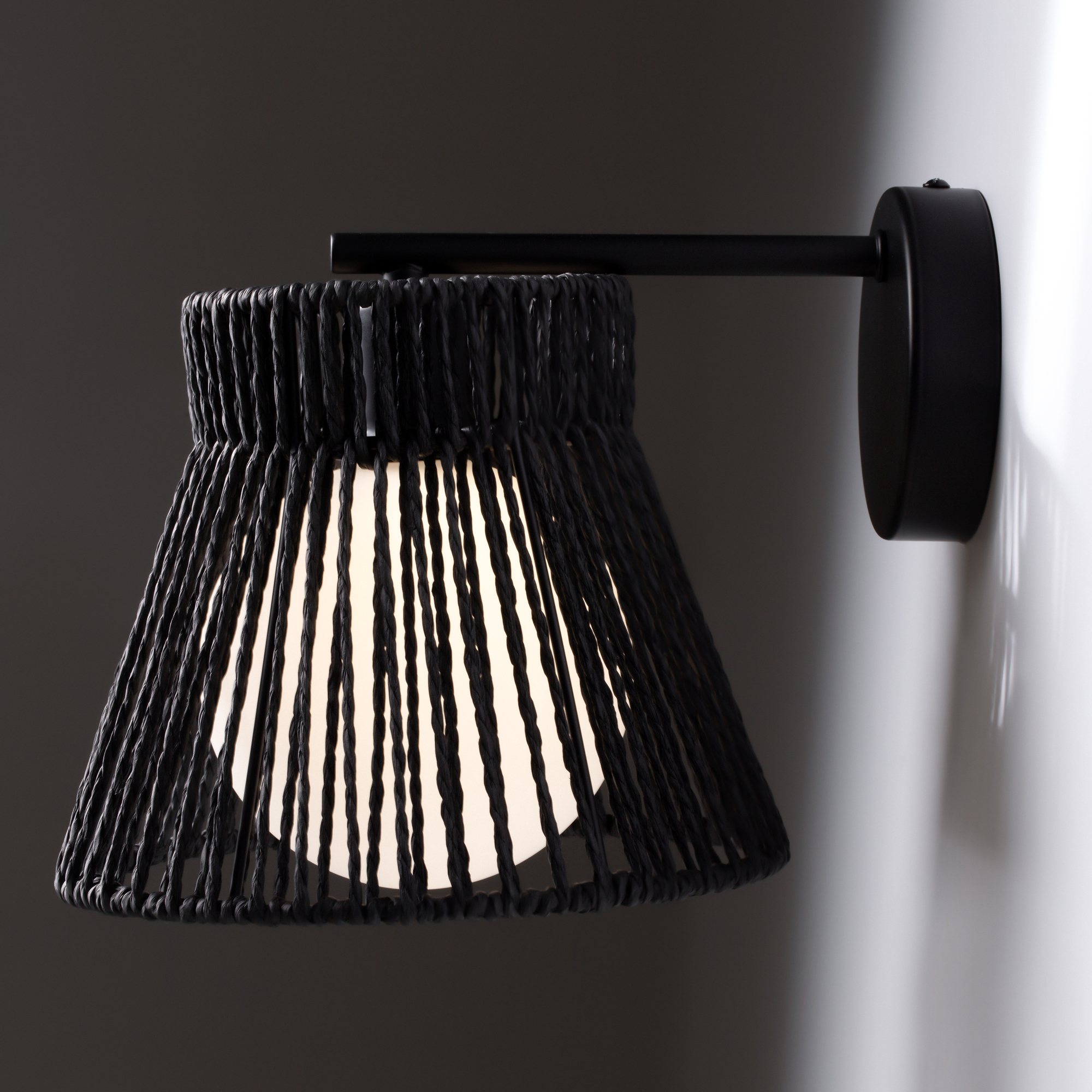 картинка Настенный светильник (бра) Freya FR5405WL-01B