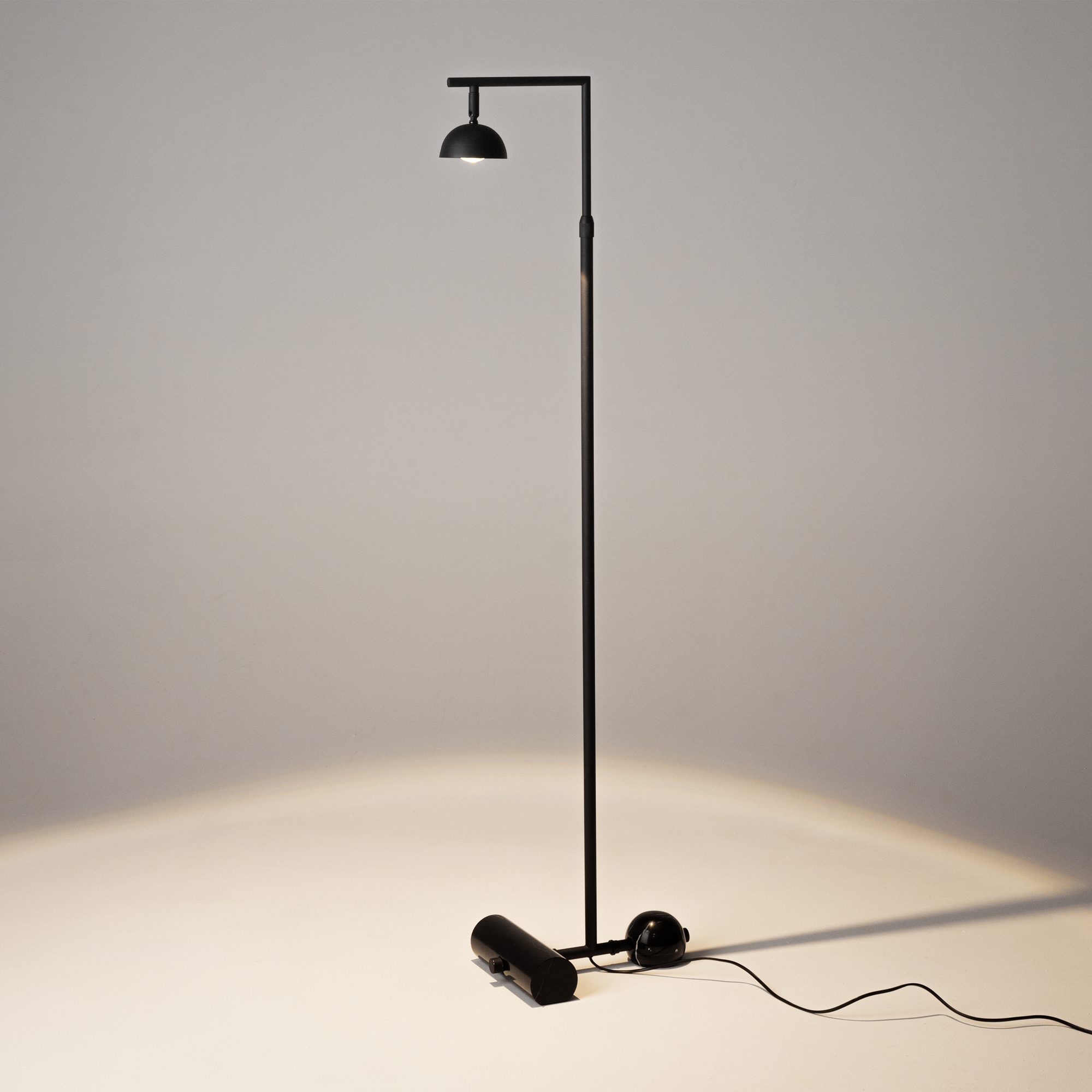 картинка Напольный светильник (торшер) Maytoni MOD372FL-L10B3K