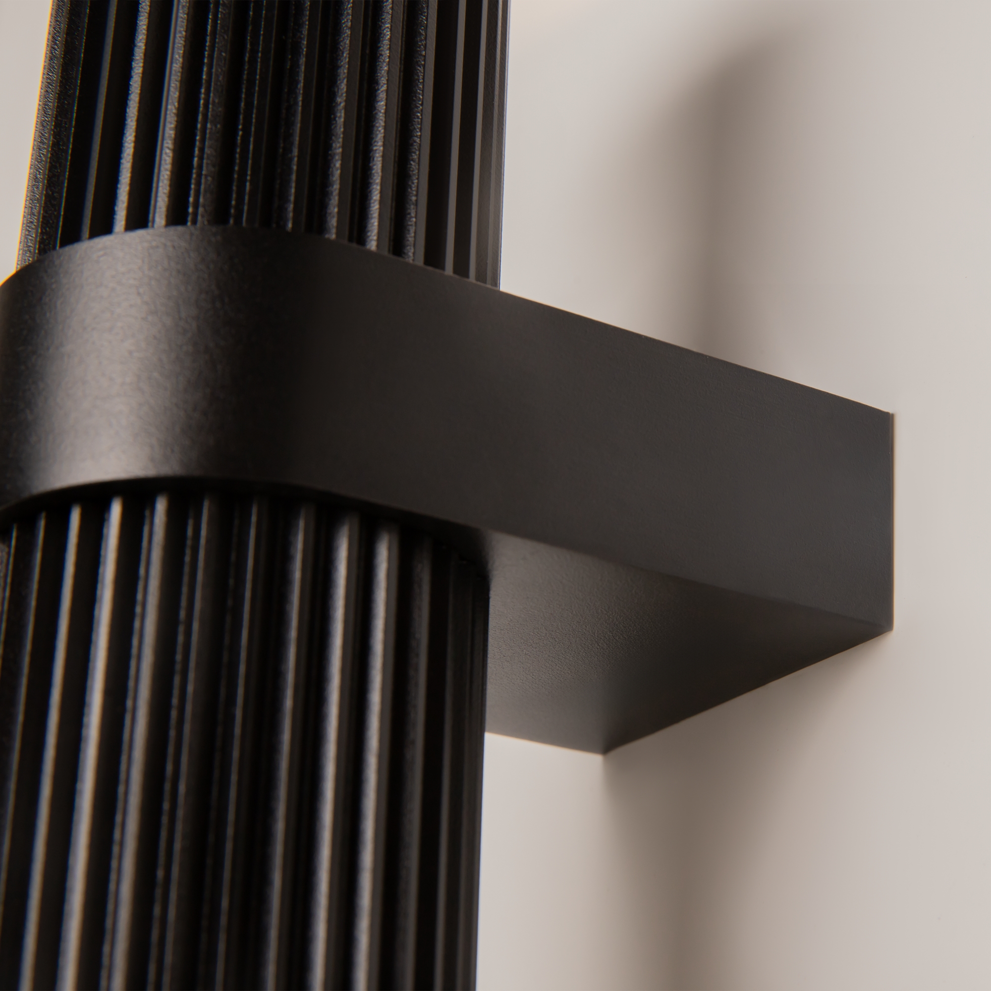 картинка Настенный светильник (бра) Maytoni MOD326WL-02B