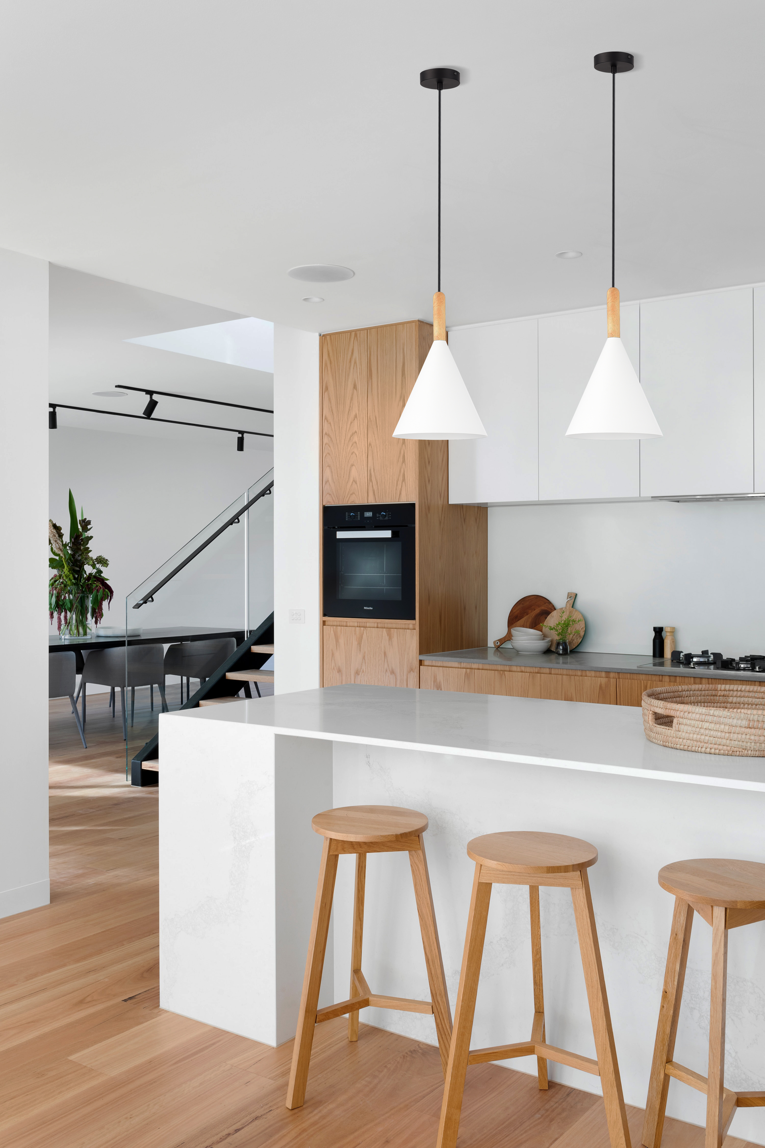 картинка SLE1255-413-01 Светильник подвесной Черный/Белый E27 1*40W