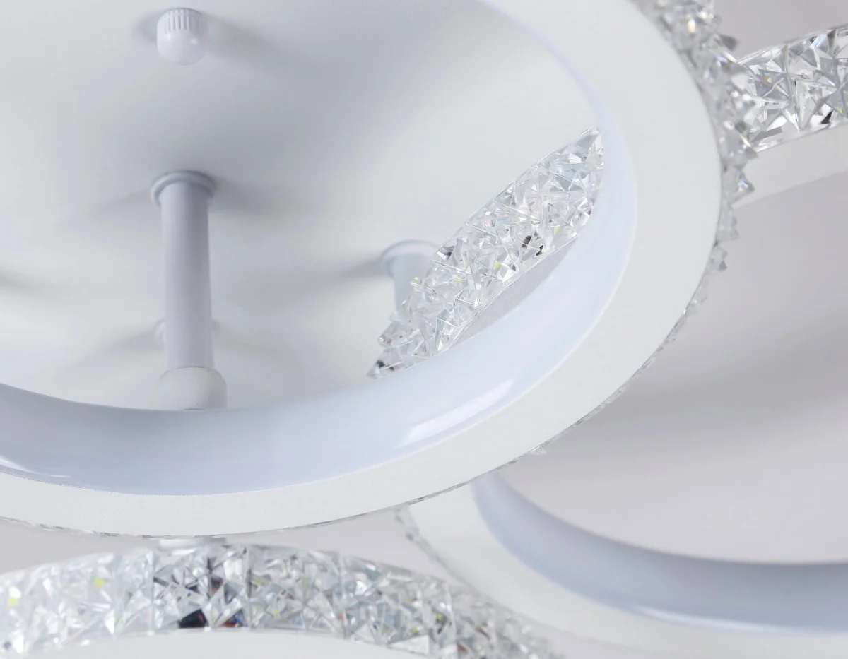 картинка Потолочный светодиодный светильник с RGB подсветкой и пультом