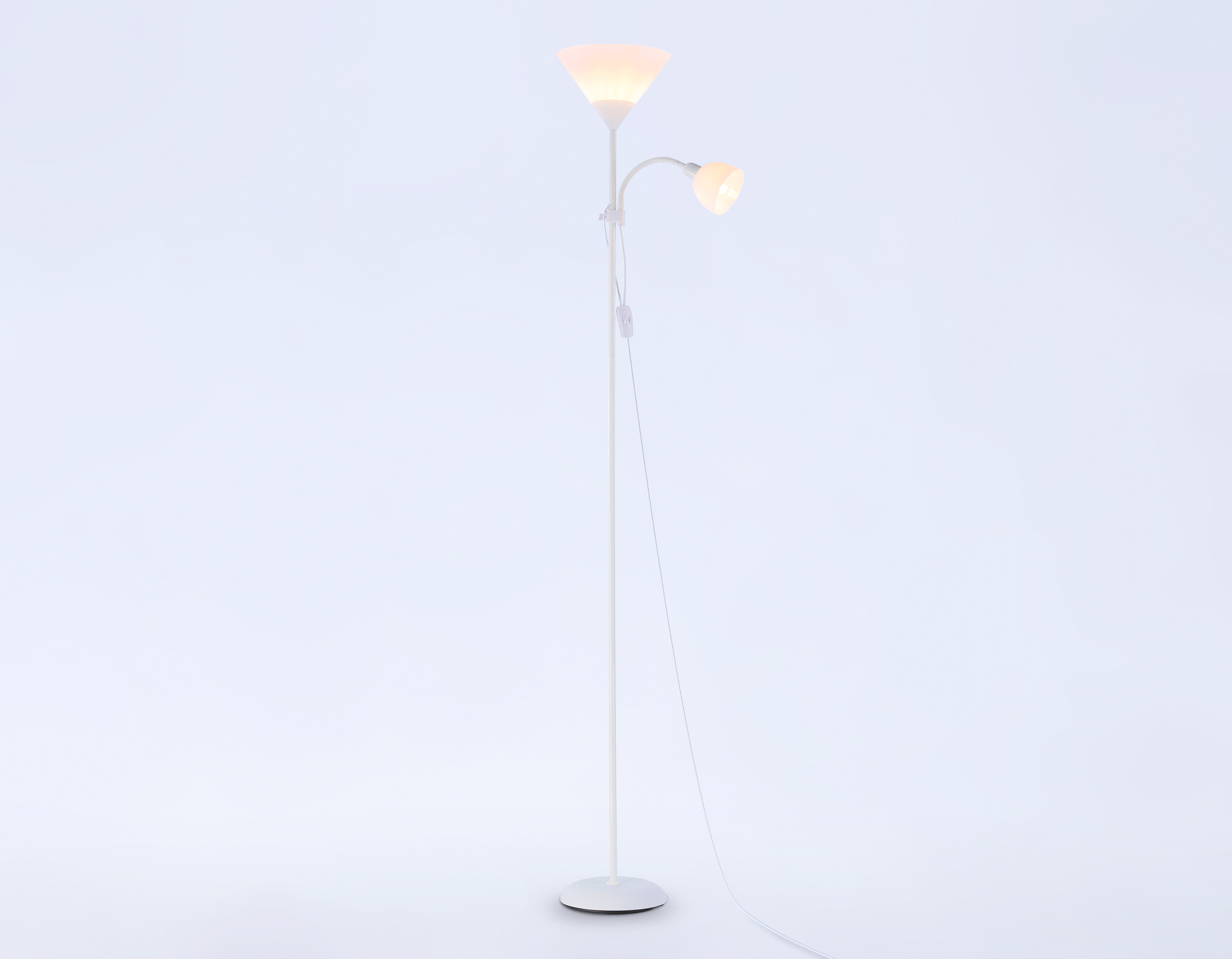 картинка Светильник напольный с выключателем на проводе