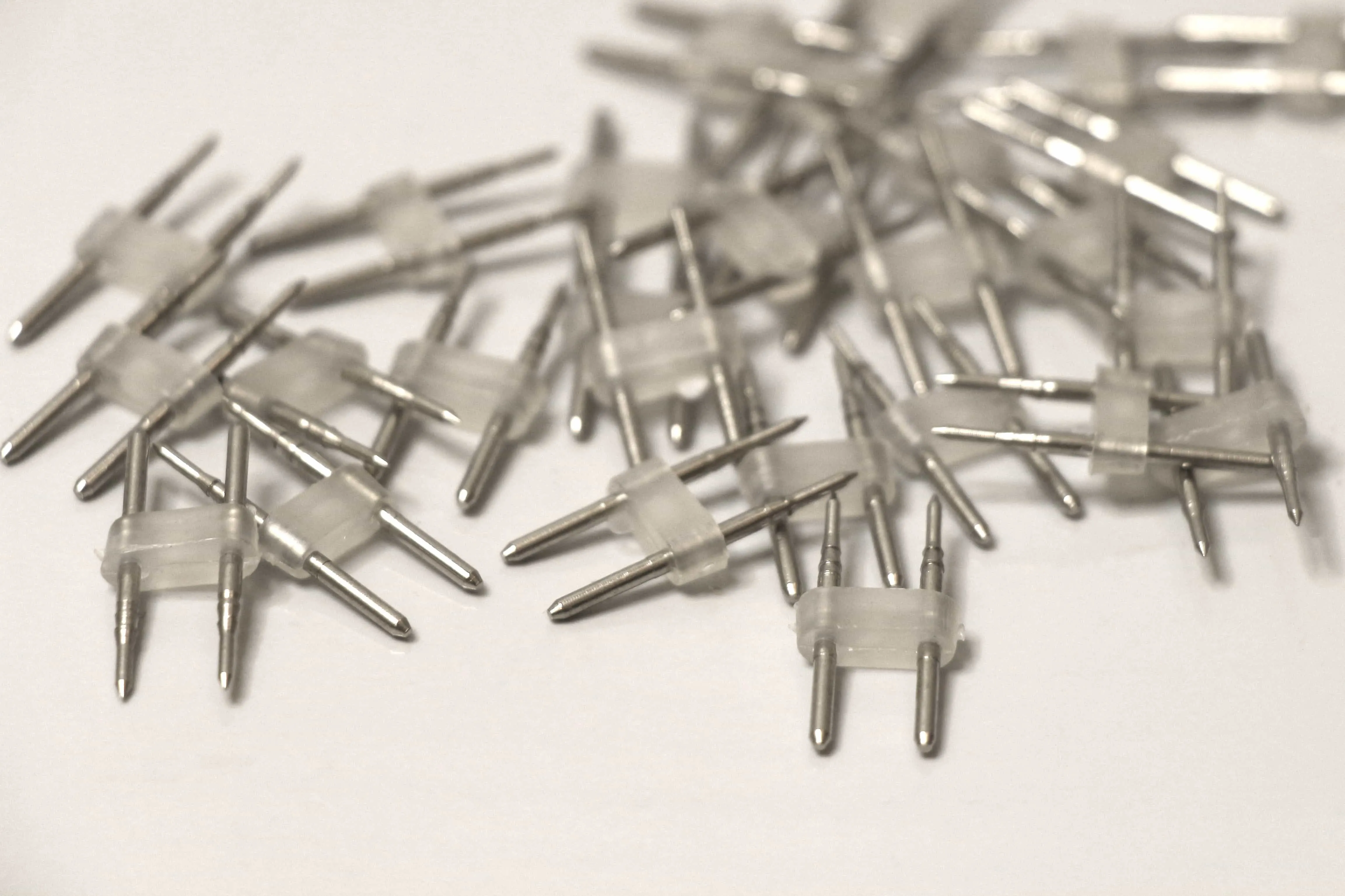 картинка Соединительная силовая игла для гибкого неона 8х16 мм