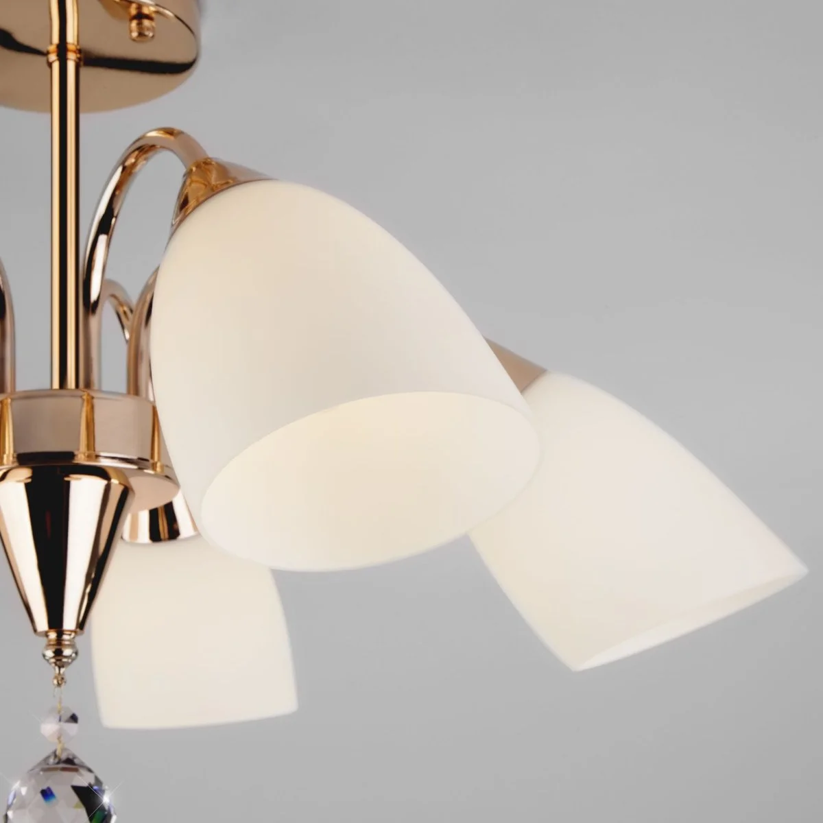 картинка Потолочная люстра со стеклянными плафонами 30149/5 золото