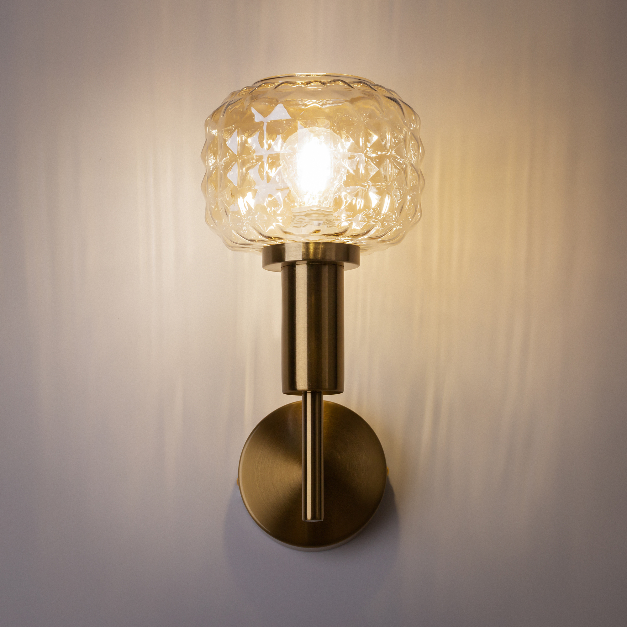 картинка Настенный светильник (бра) Freya FR5366WL-01BS