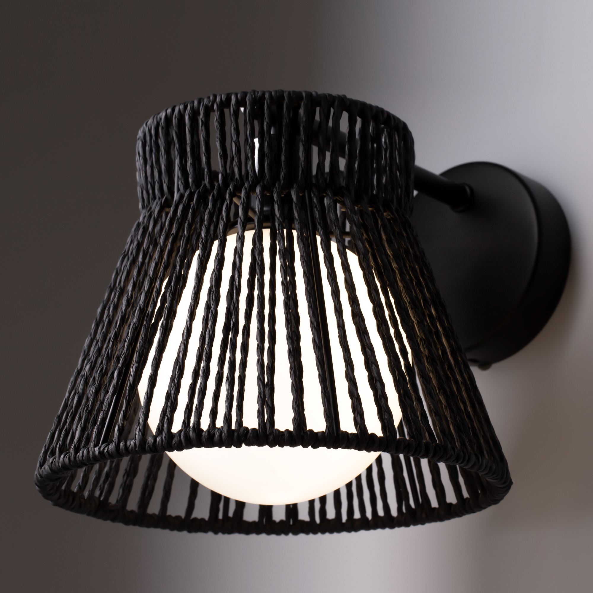 картинка Настенный светильник (бра) Freya FR5405WL-01B