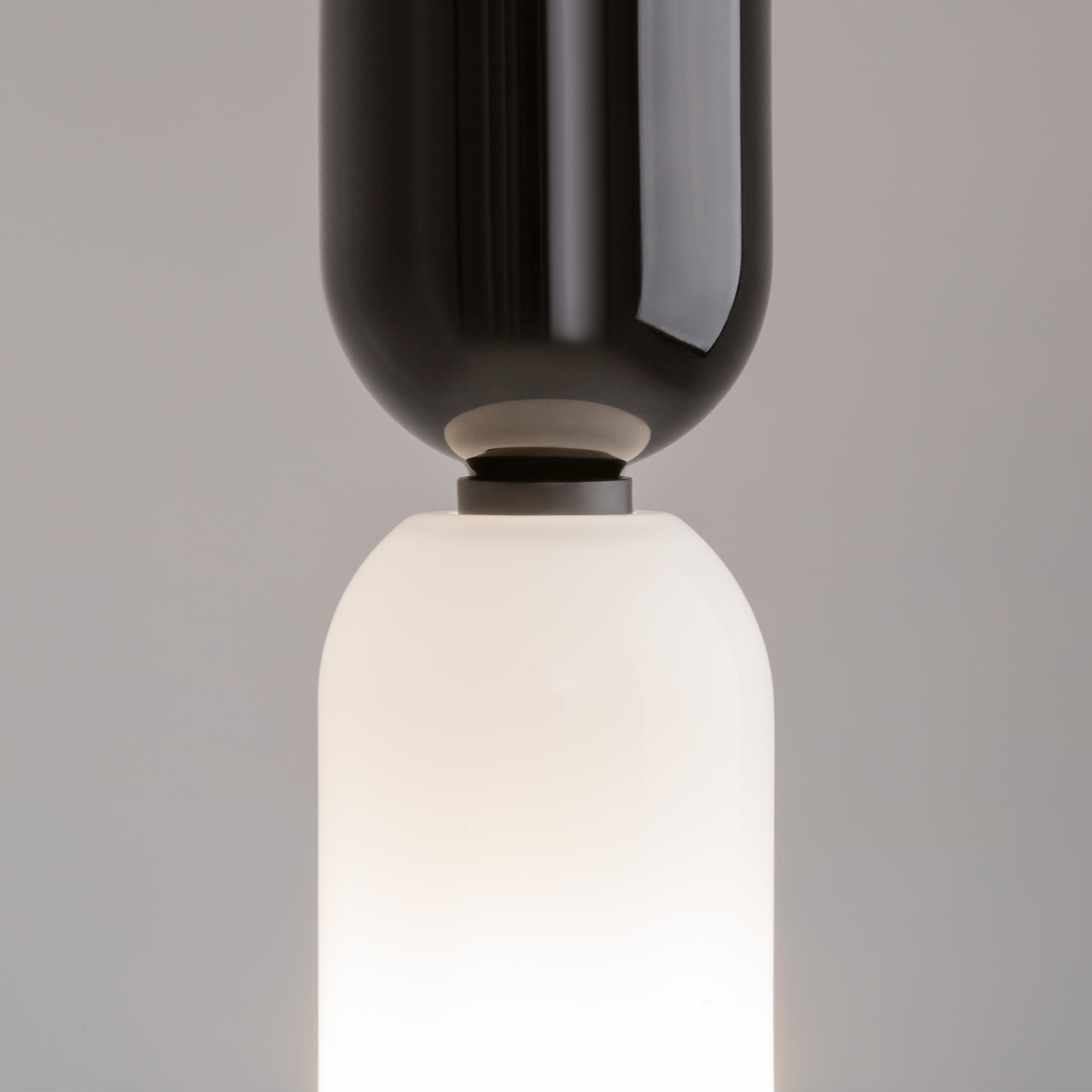 картинка Подвесной светильник Maytoni MOD177PL-01B