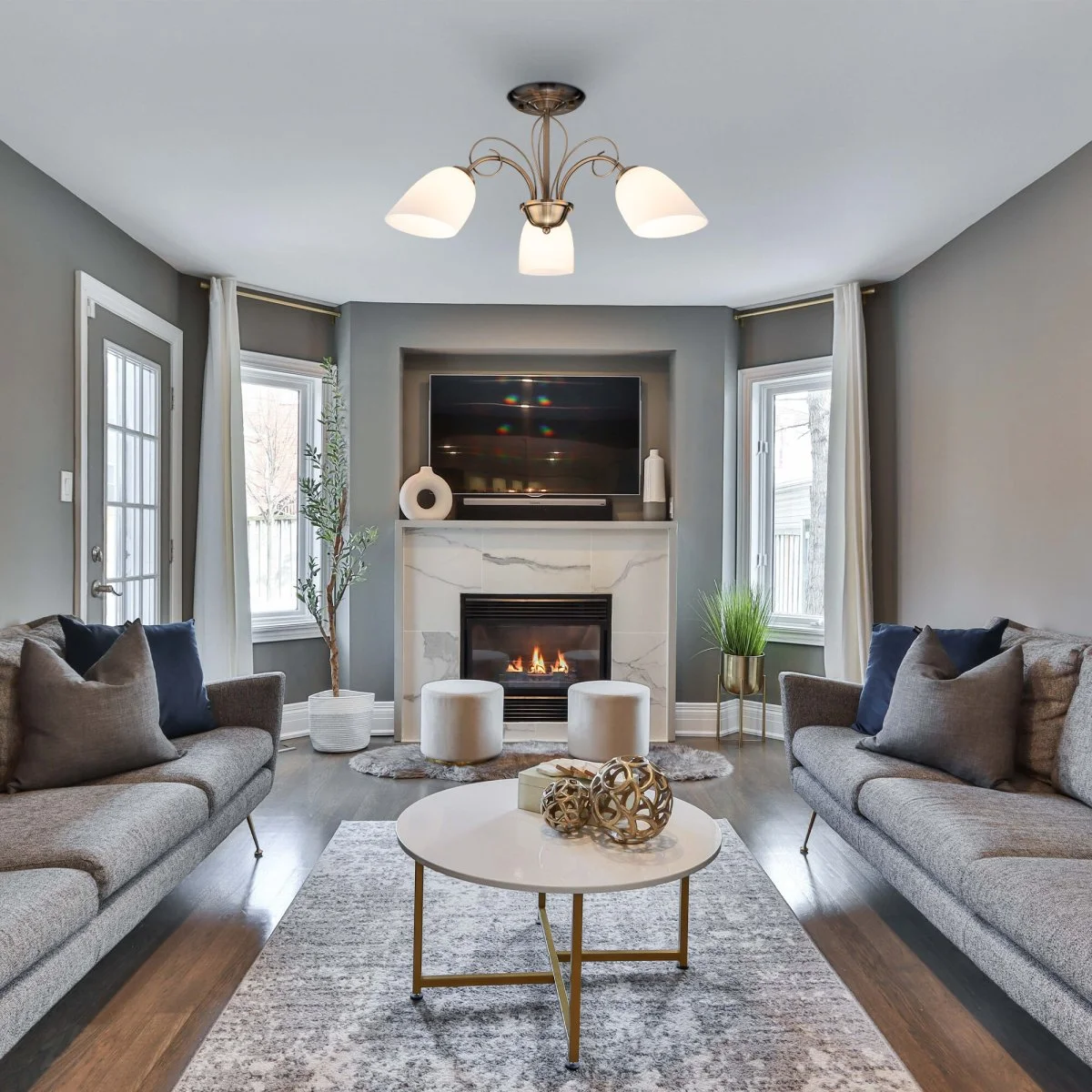 картинка Люстра с плафонами 30107/3 античная бронза