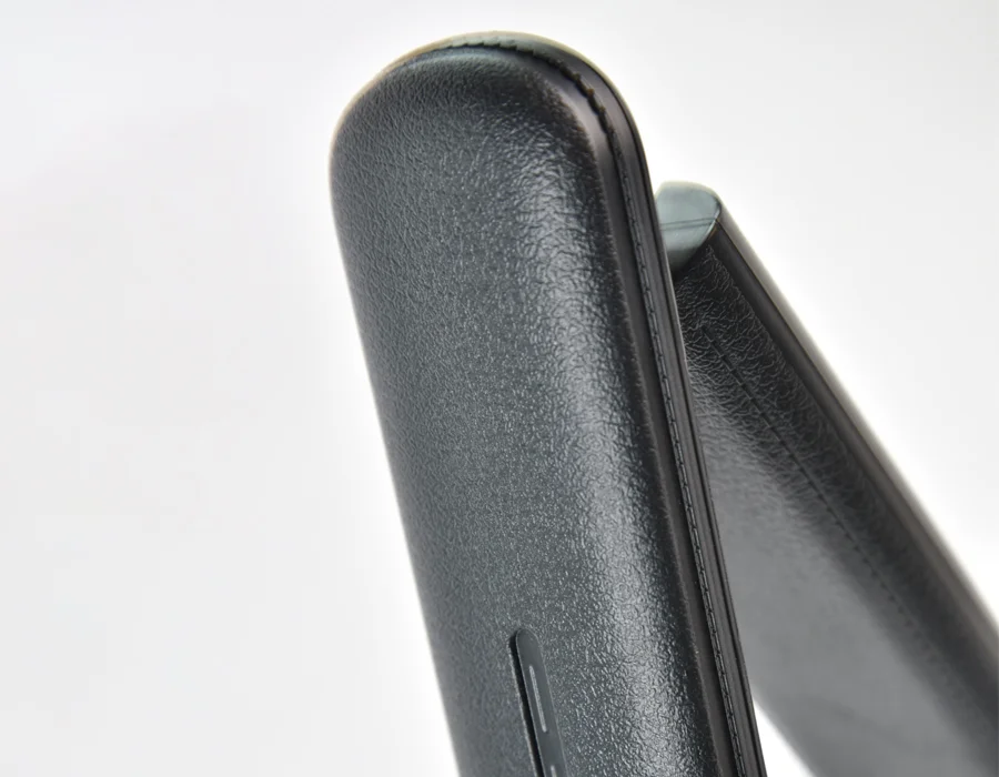 картинка Светодиодная настольная лампа с беспроводной зарядкой DE521