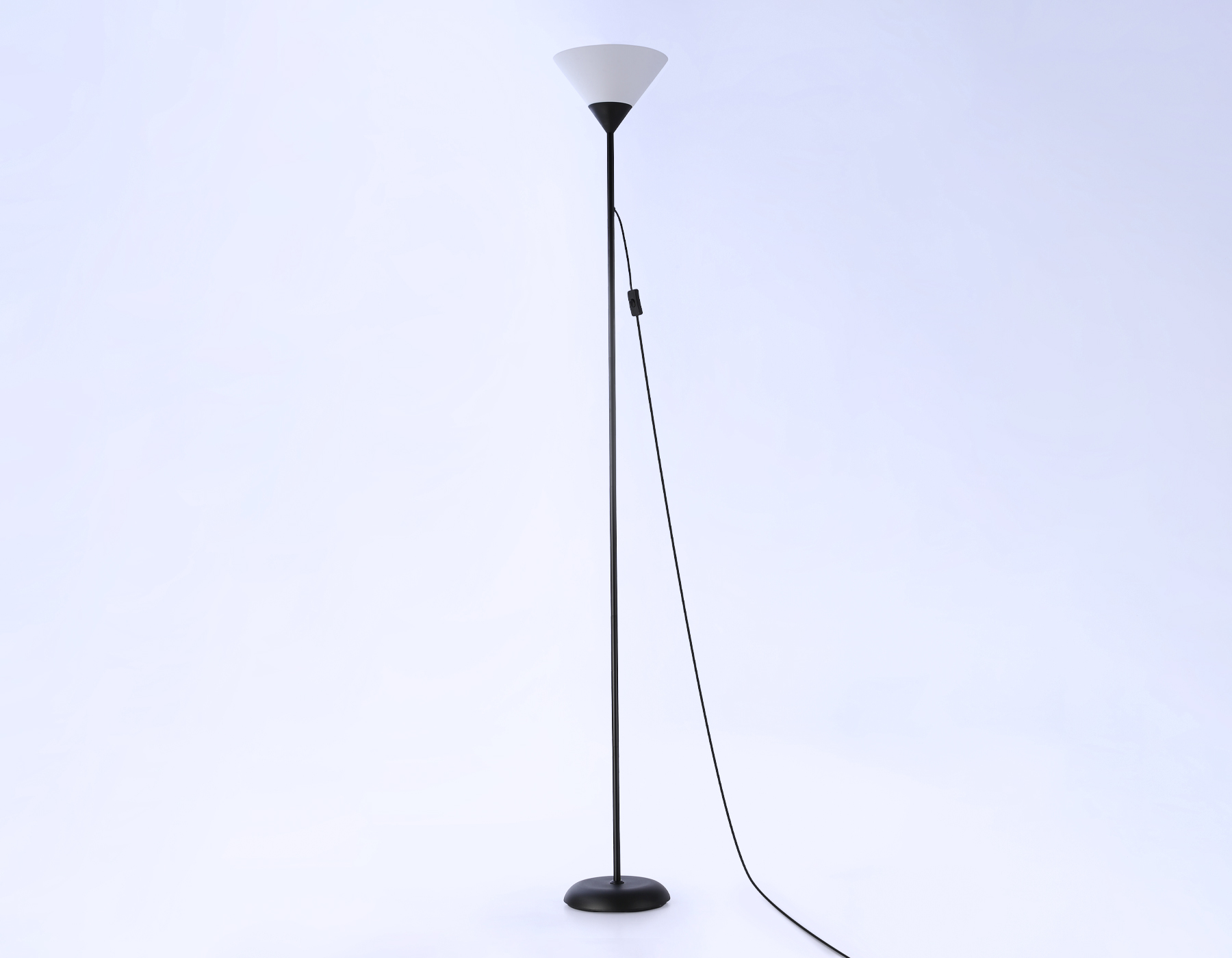 картинка Светильник напольный с выключателем на проводе