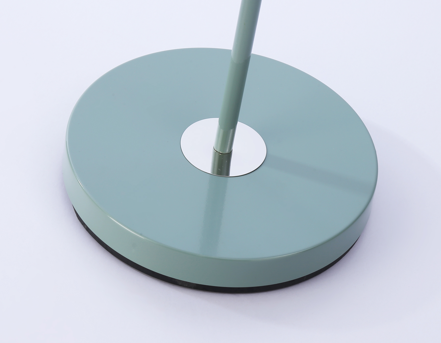 картинка Светильник напольный с выключателем на проводе