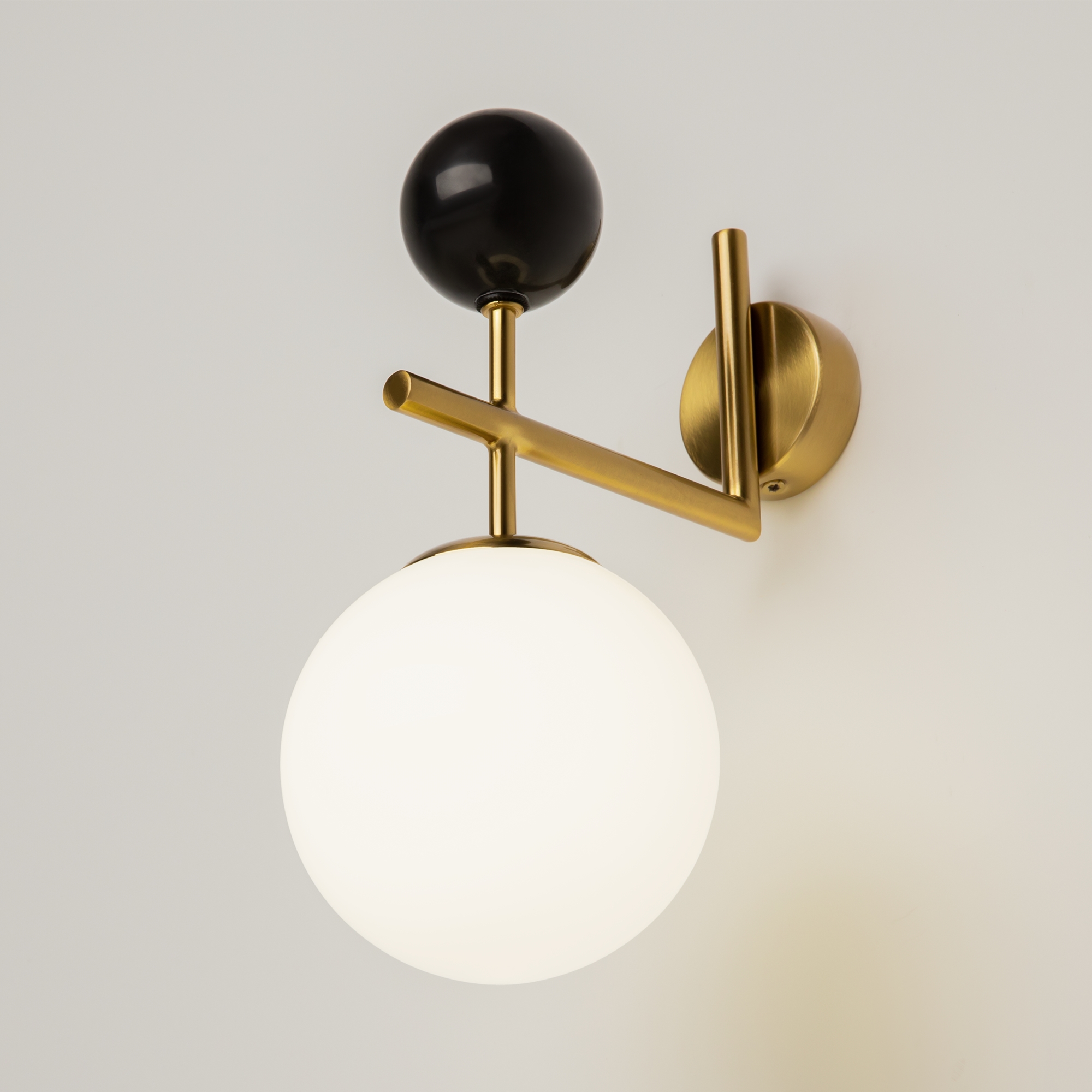 картинка Настенный светильник (бра) Maytoni MOD436WL-01BS