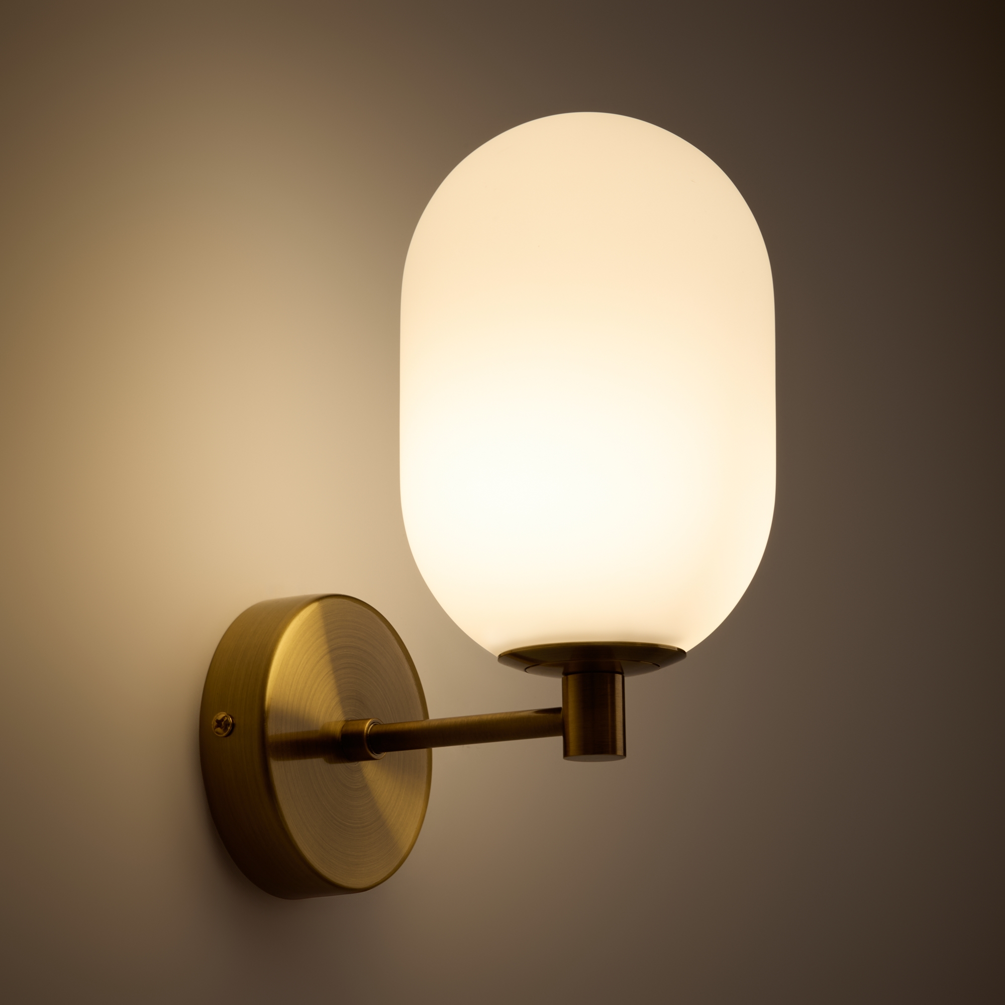 картинка Настенный светильник (бра) Freya FR1012WL-01BS