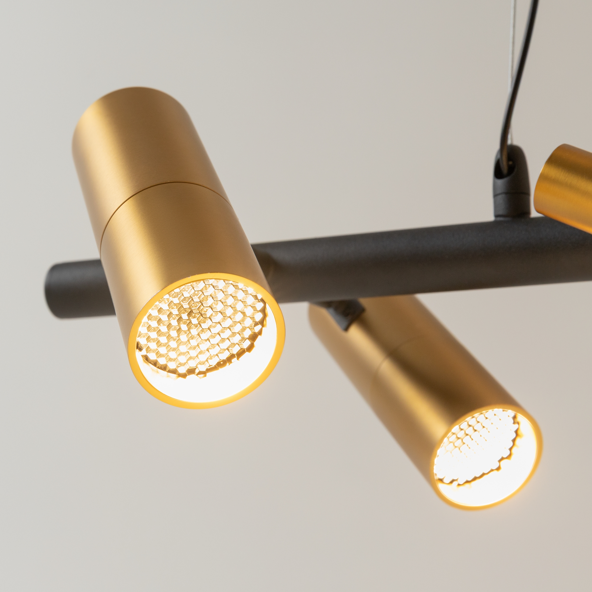 картинка Подвесной светильник Maytoni MOD166PL-L30GB3K