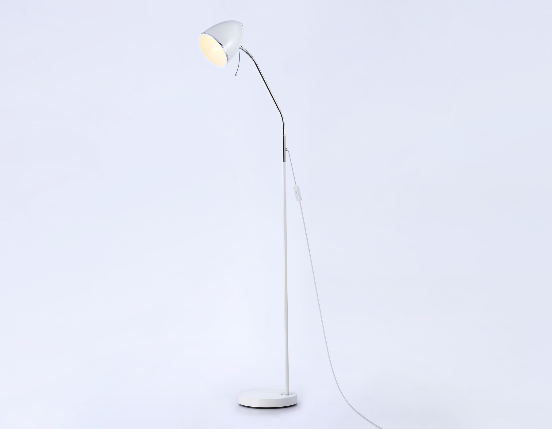 картинка Светильник напольный с выключателем на проводе