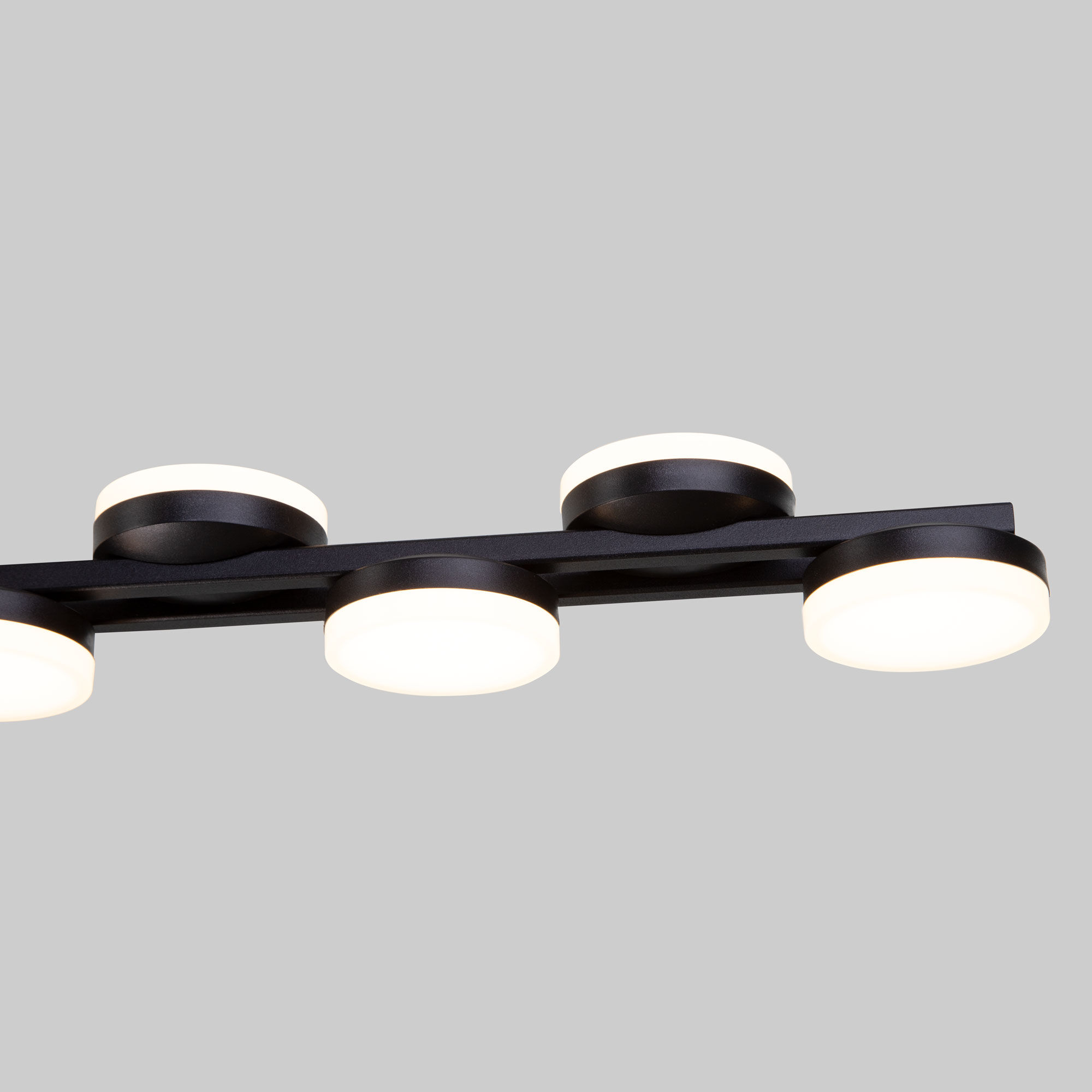 картинка Подвесной светодиодный светильник 90332/17 черный