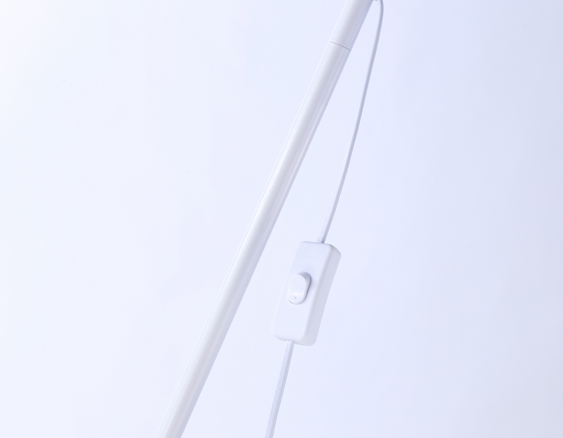 картинка Светильник напольный с выключателем на проводе