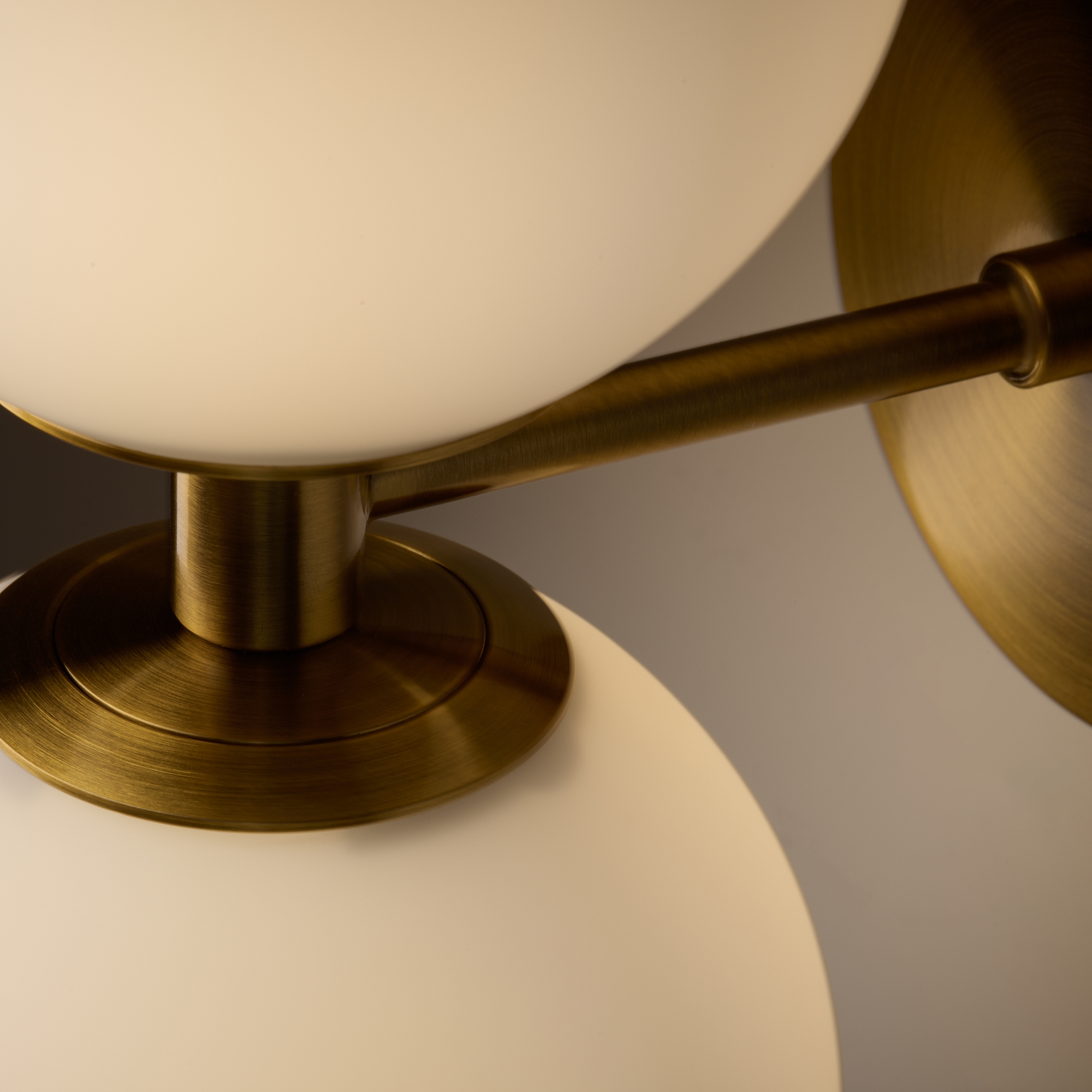 картинка Настенный светильник (бра) Freya FR1012WL-02BS