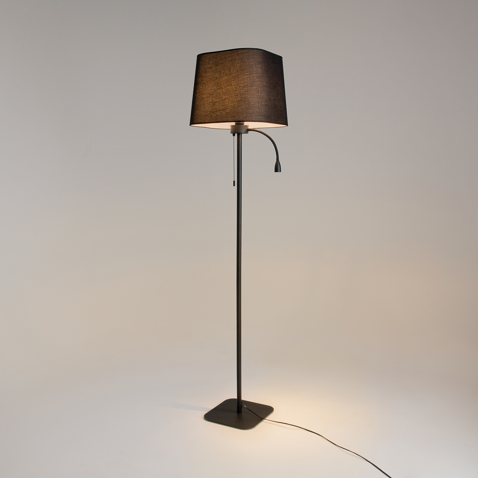 картинка Напольный светильник (торшер) Maytoni Z001FL-L3W-1B