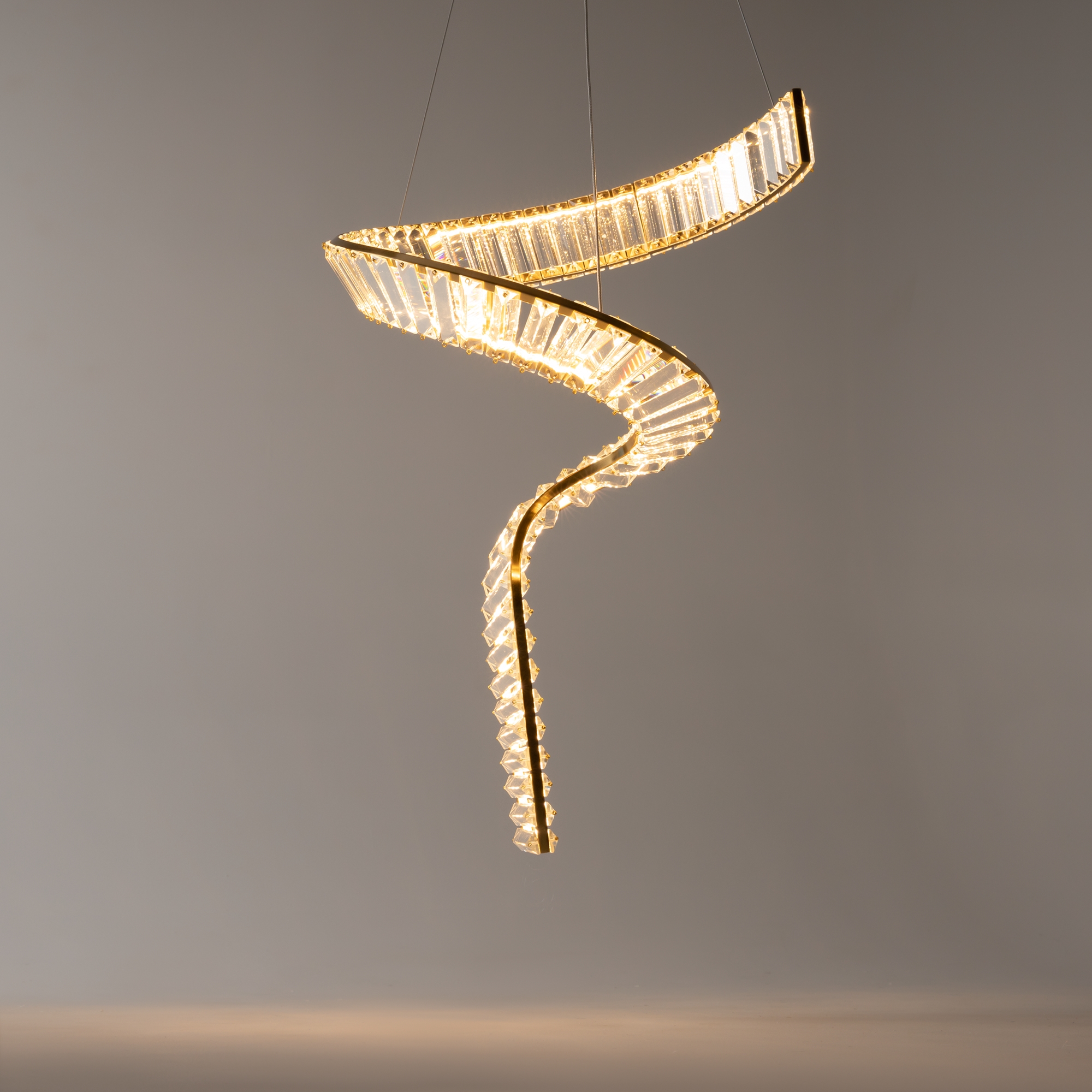 картинка Подвесной светильник Maytoni P097PL-L48BS3K