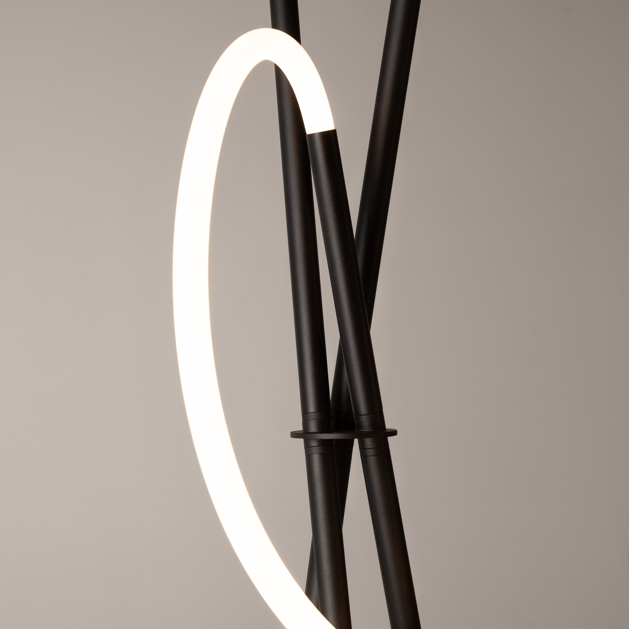 картинка Напольный светильник (торшер) Maytoni MOD369FL-L36B3K