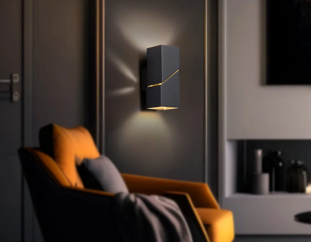 картинка Настенный светильник со сменной лампой FW2475