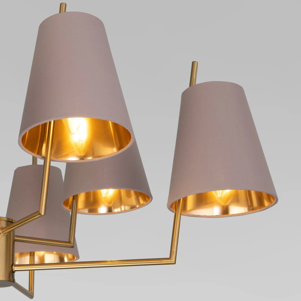 картинка Умная потолочная люстра с тканевыми абажурами 60173/8 латунь