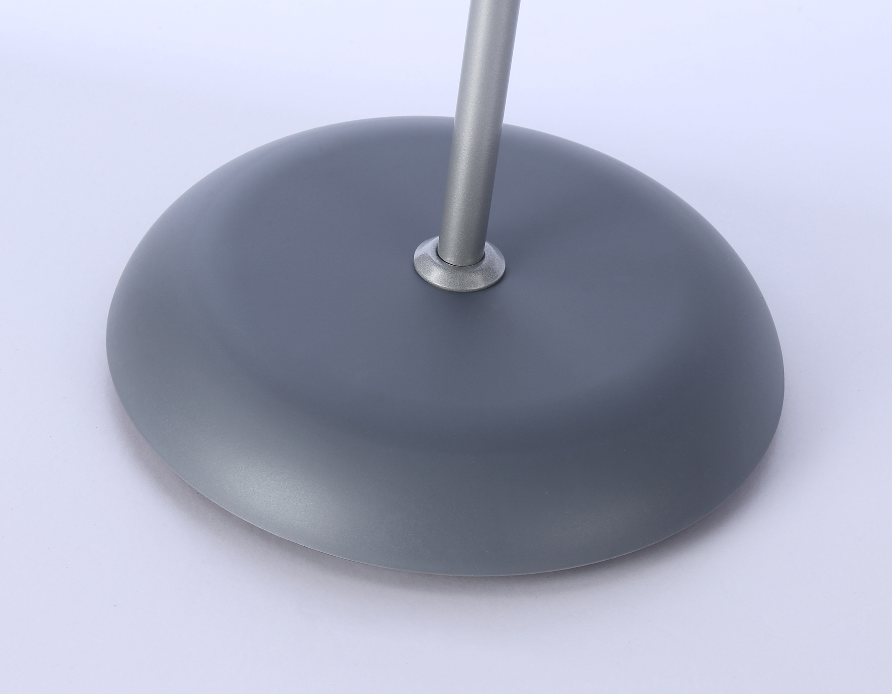 картинка Светильник напольный с выключателем на проводе