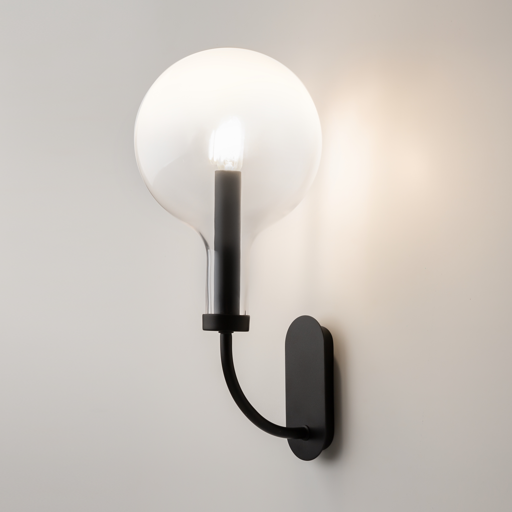 картинка Настенный светильник (бра) Maytoni MOD333WL-01B