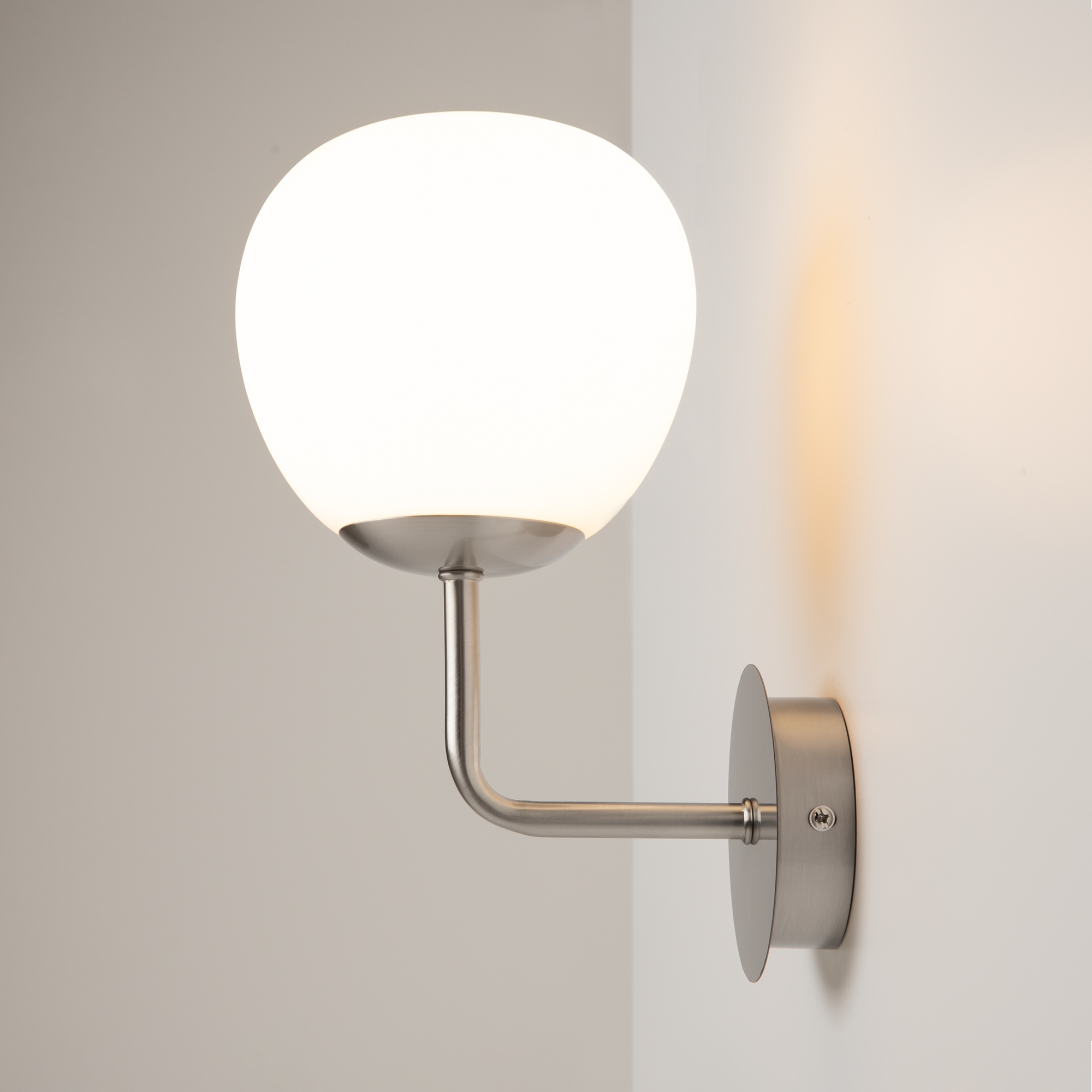 картинка Настенный светильник (бра) Maytoni MOD221-WL-01-N