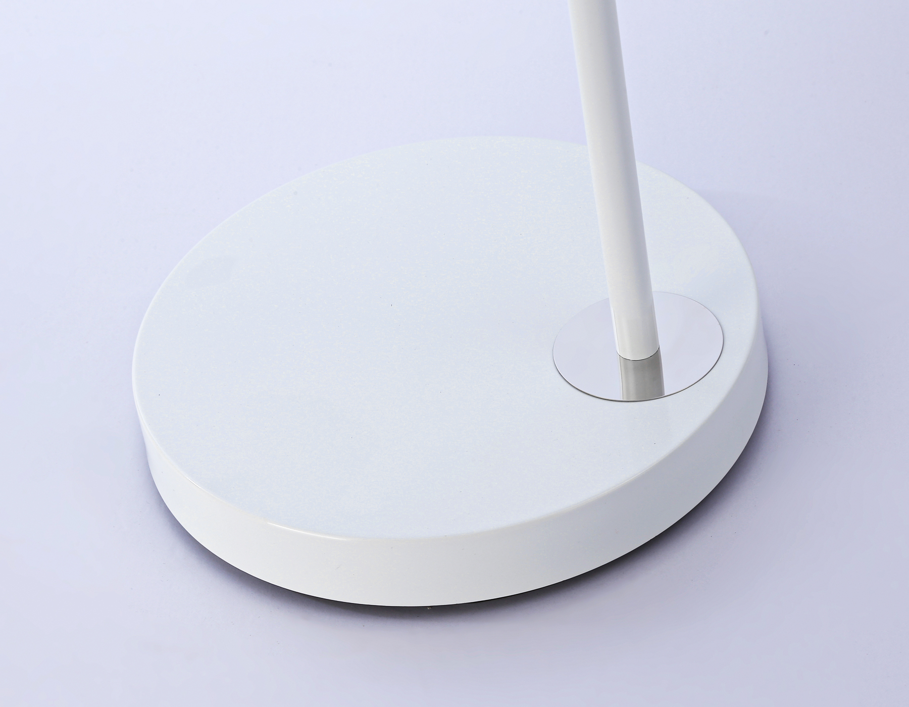 картинка Светильник напольный с выключателем на проводе