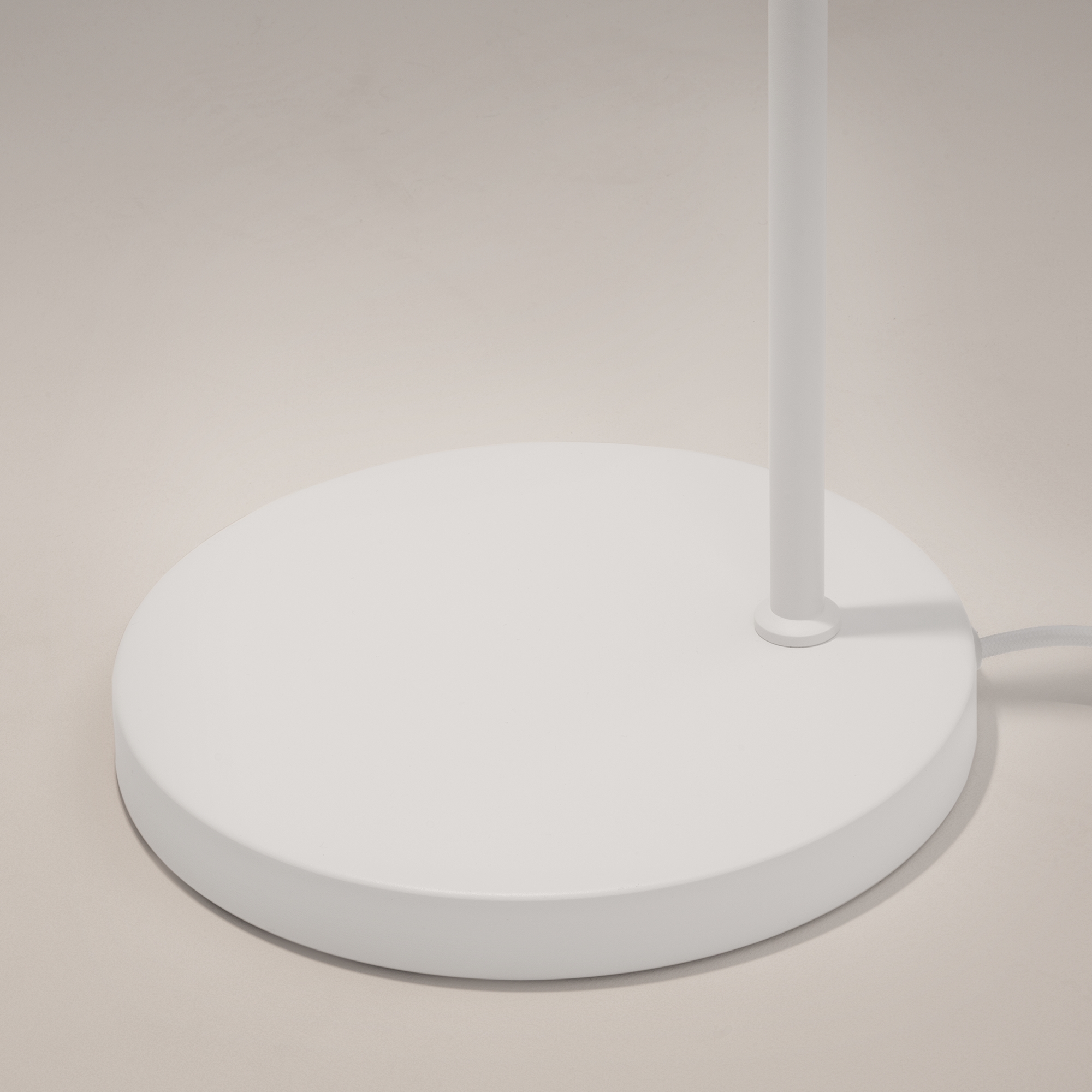 картинка Напольный светильник (торшер) Maytoni MOD129FL-01W