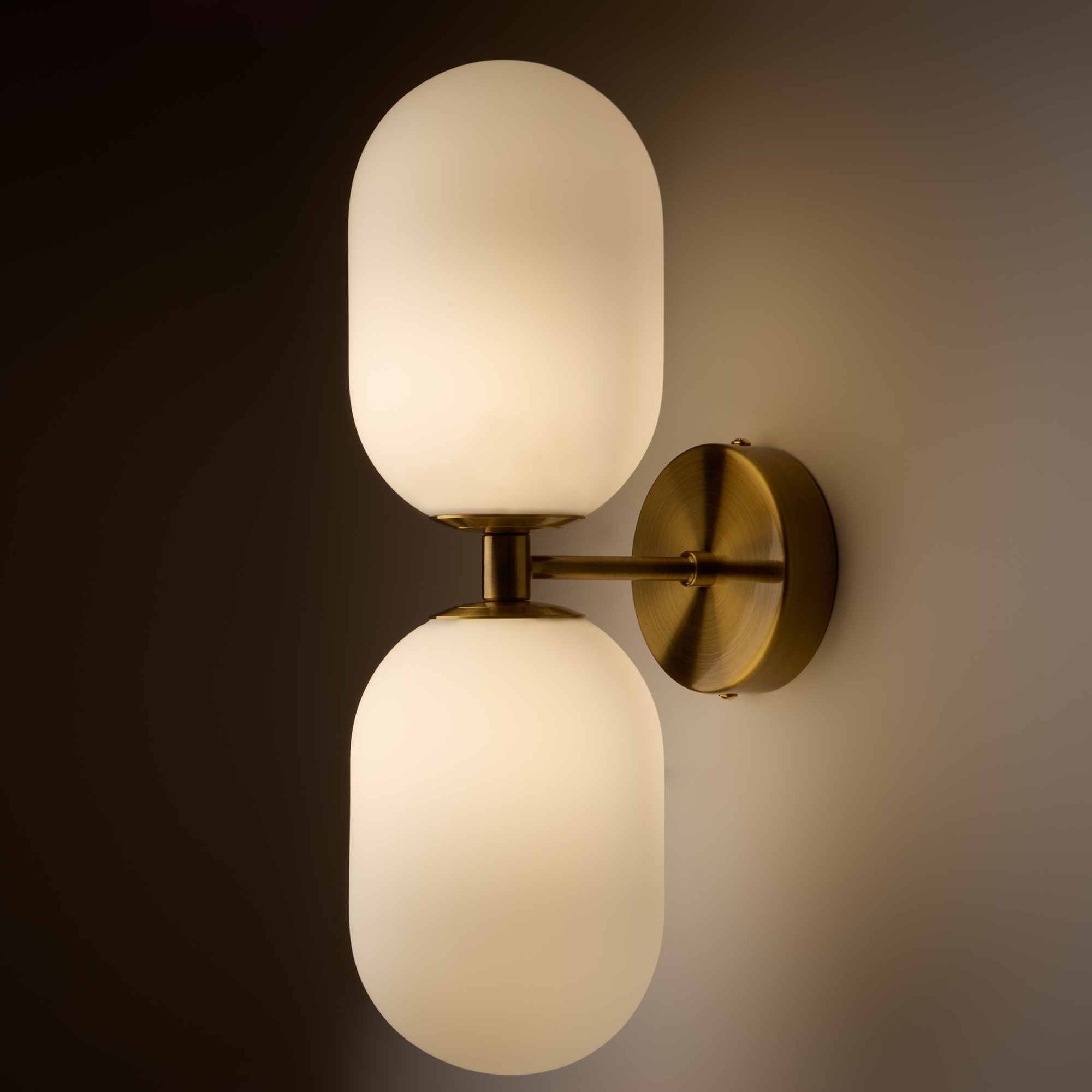 картинка Настенный светильник (бра) Freya FR1012WL-02BS