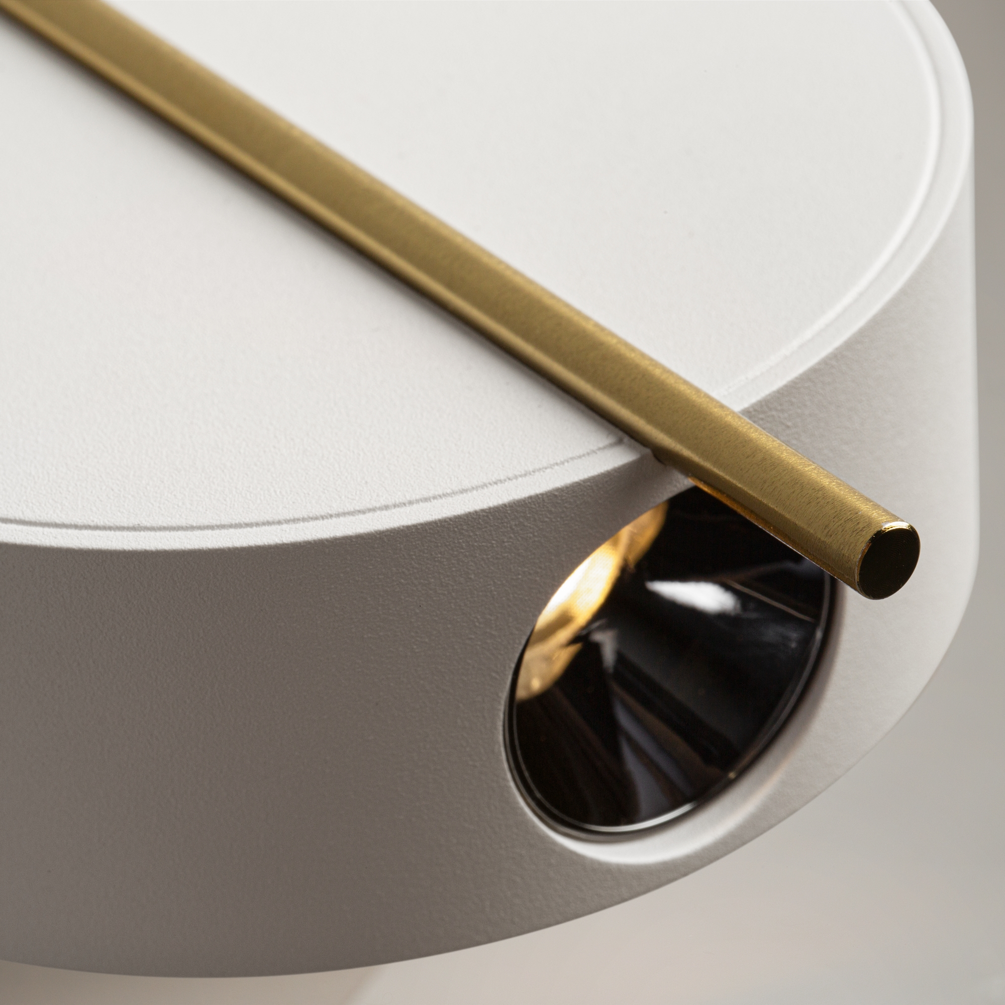 картинка Настенный светильник (бра) Maytoni MOD180WL-L4W3K1