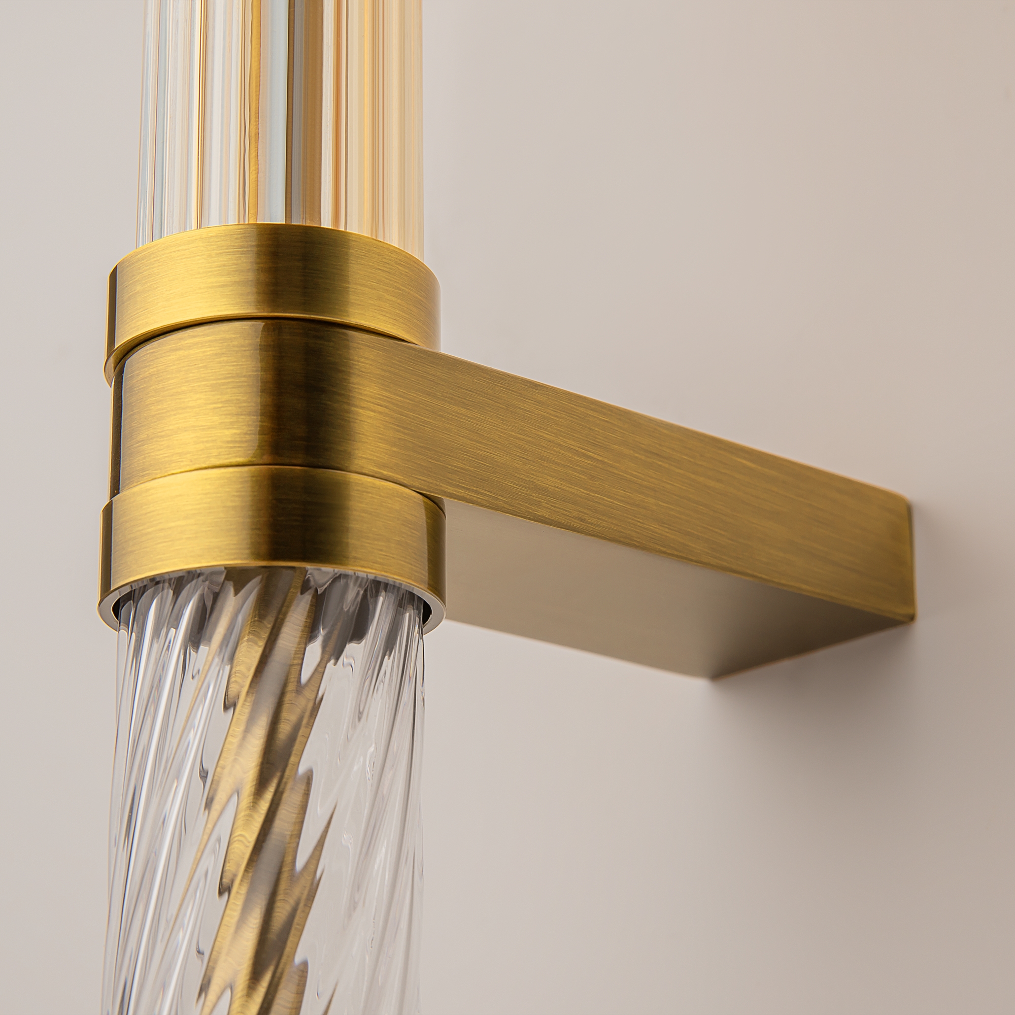 картинка Настенный светильник (бра) Maytoni MOD287WL-02BS