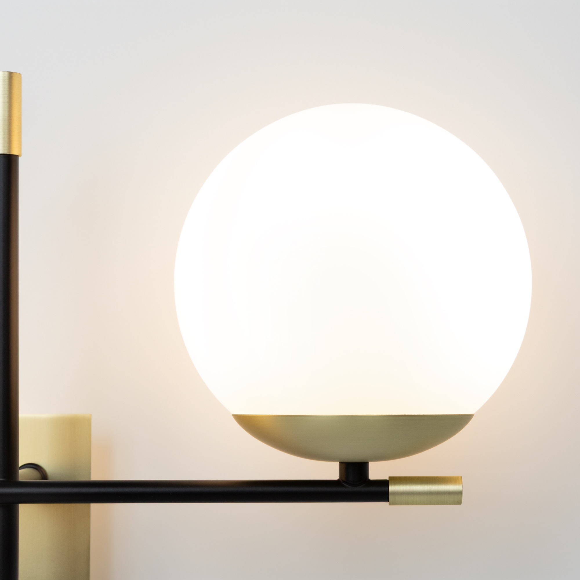 картинка Настенный светильник (бра) Maytoni MOD050WL-02G