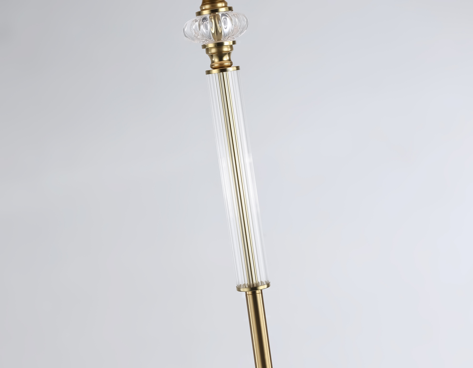 картинка Напольный светильник с абажуром и хрусталем