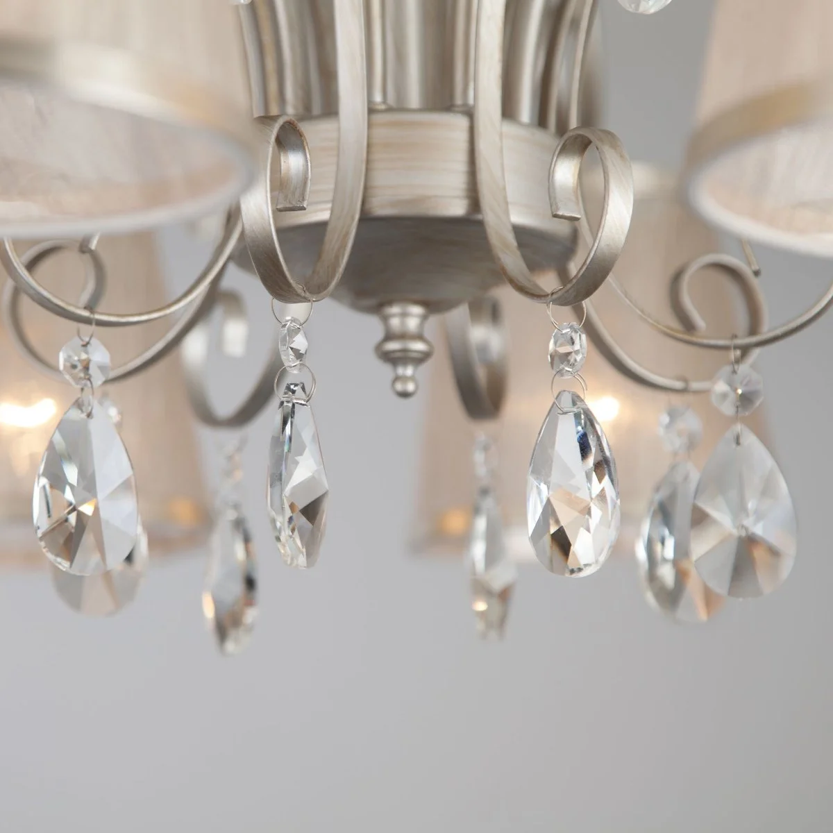 картинка Люстра потолочная с абажурами 60065/8 серебро