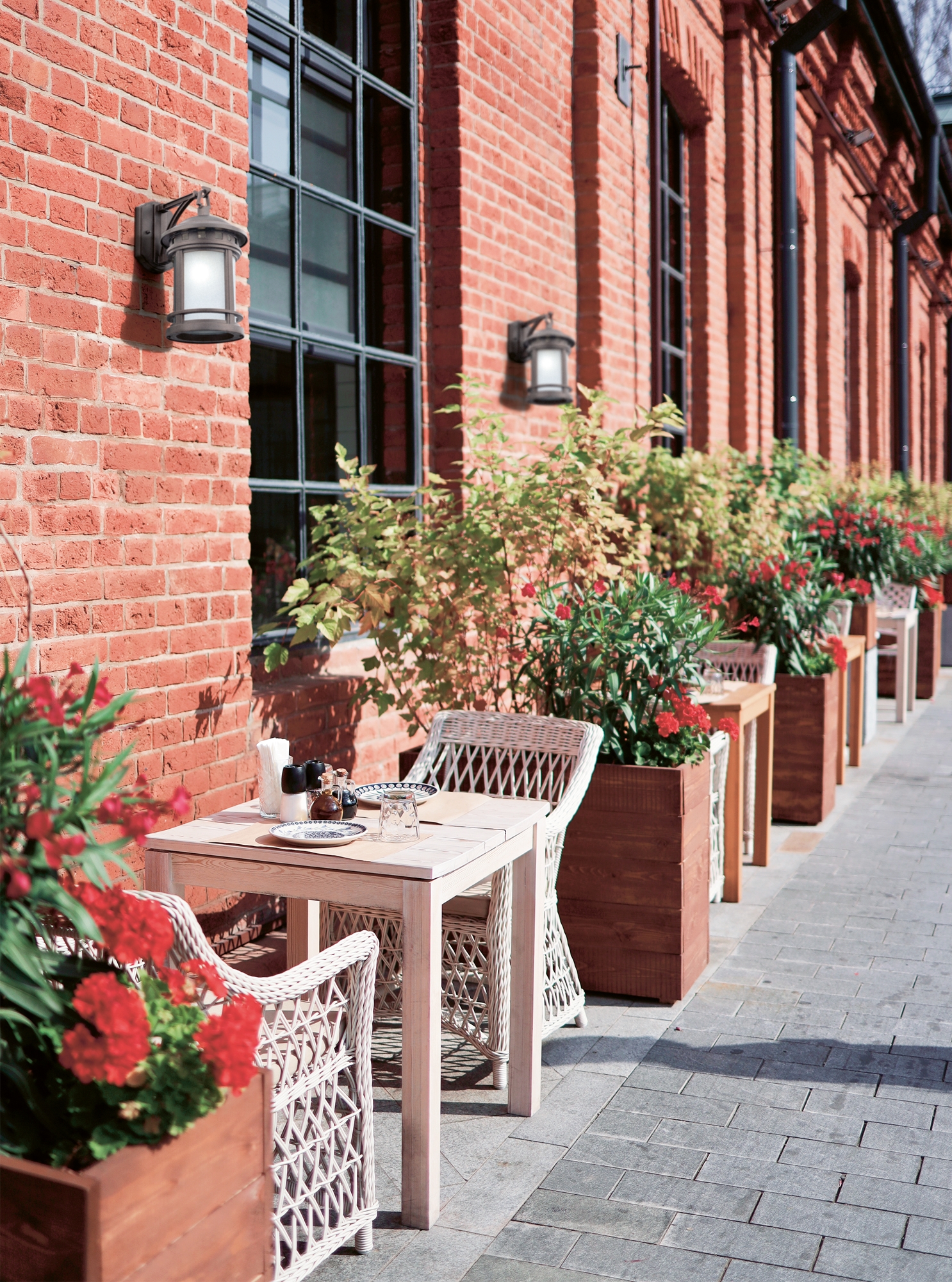 картинка Настенный светильник (бра) Outdoor O031WL-01BR