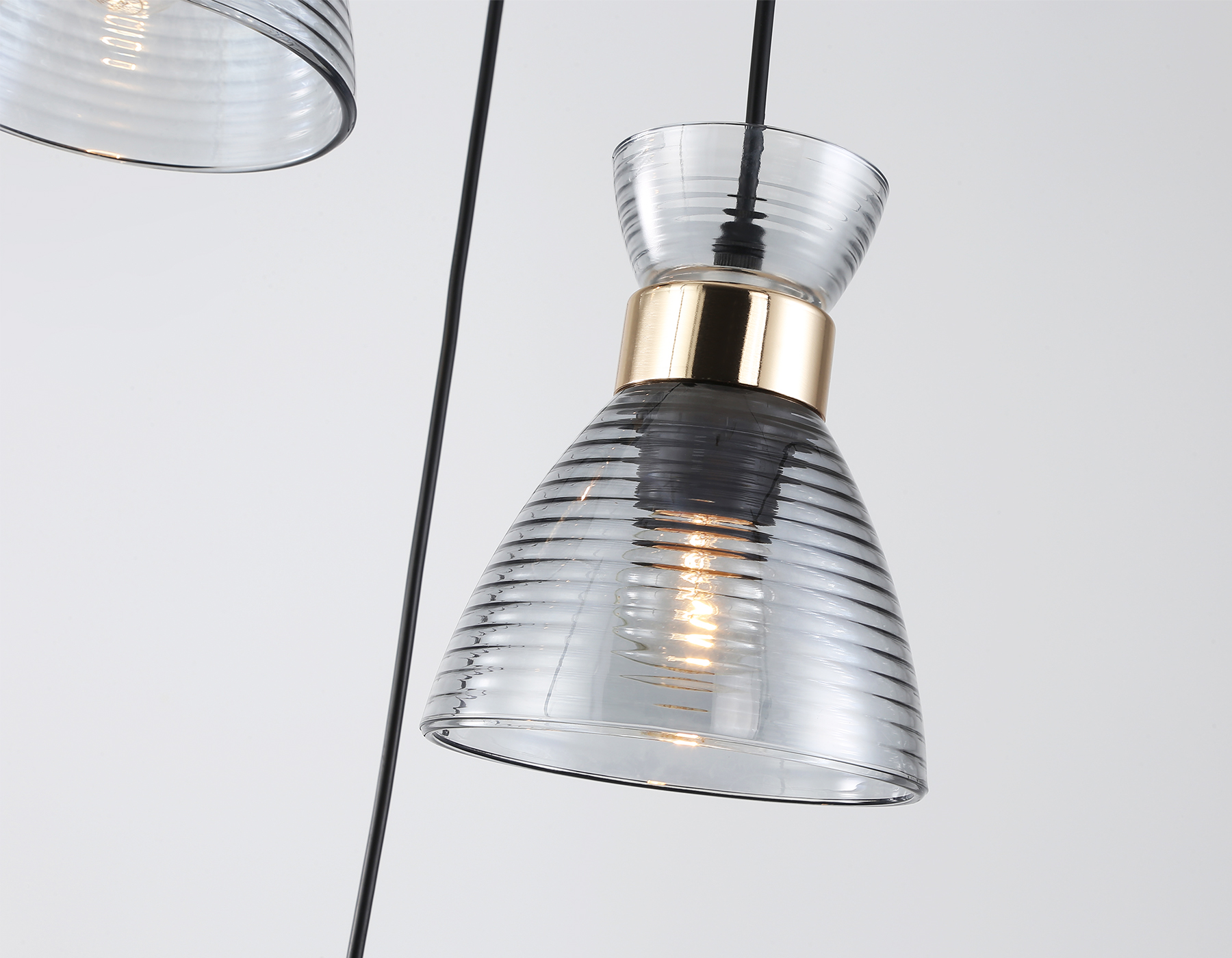 картинка Светильник подвесной со стеклянными плафонами